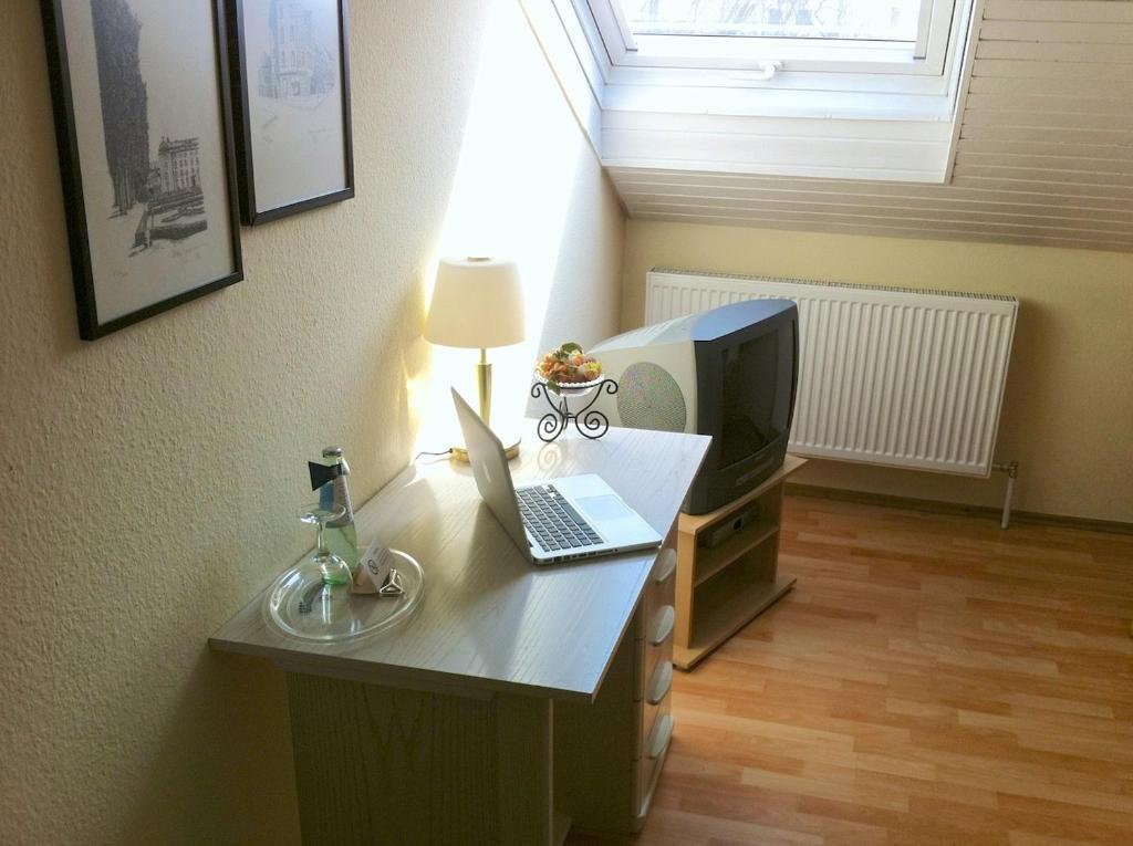 Am Flugplatz Hotel Hockenheim Room photo